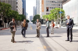 Bohaterowie Incepcji podczas treningu. Ulica i świat wokół stworzona przez Ariadne. Incepcja - Warner Brothers 2013