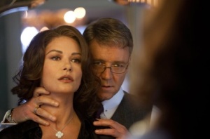 Burmistrz wynajmuje detektywa do śledzenie swojej żony Cathleen Catrhina Zeta-Jones Władza Broken City Twentieth Century Fox 2013